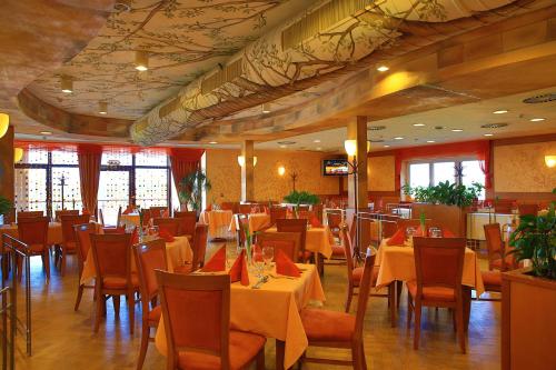 普利马维拉酒店及会议中心餐厅或其他用餐的地方