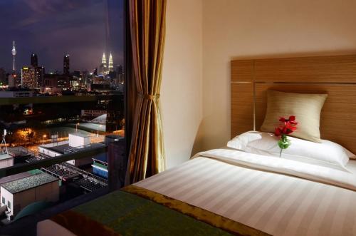 吉隆坡一站式服务公寓及办公室的市景卧室 - 带1张床