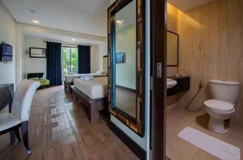罗斯温尼尔酒店的一间浴室