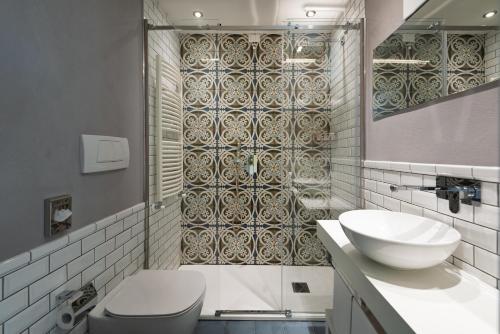 圣卢卡酒店的一间浴室