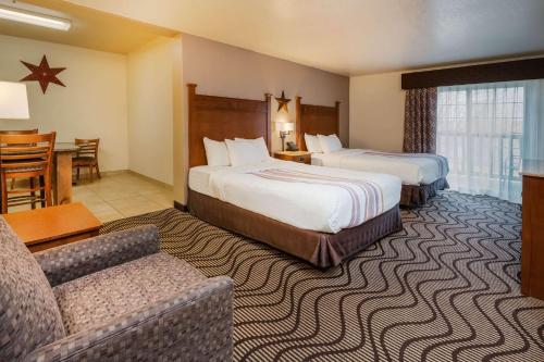 大瀑布城拉金塔旅馆及套房酒店客房内的一张或多张床位