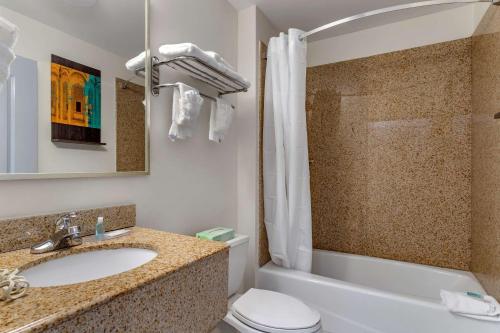 MainStay Suites Port Arthur - Beaumont South的一间浴室