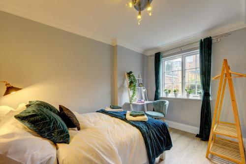 Portland Street Leamington Spa Apartments客房内的一张或多张床位