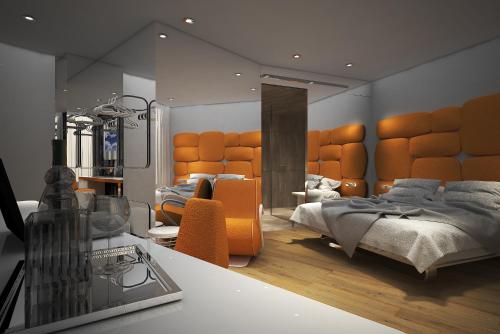 米兰The Street Milano Duomo | a Design Boutique Hotel的一间卧室配有床和橙色椅子
