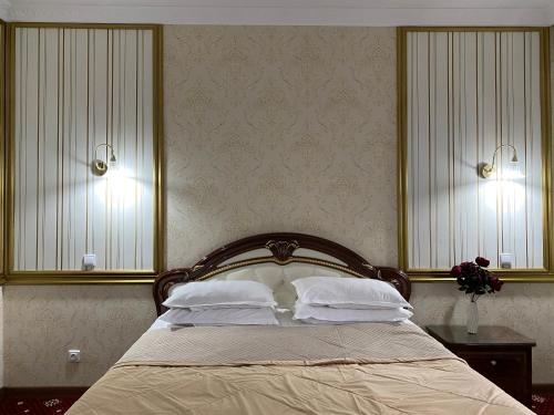 雄狮酒店客房内的一张或多张床位