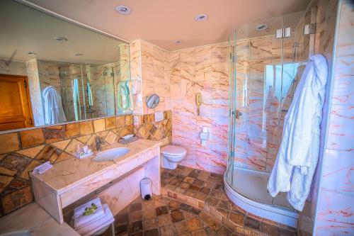 丹格勒特酒店的一间浴室