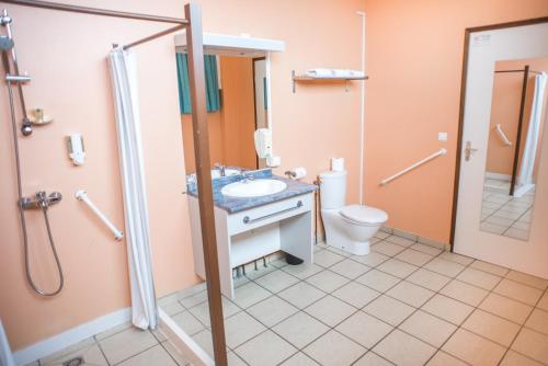 塔希提岛机场汽车旅馆的一间浴室