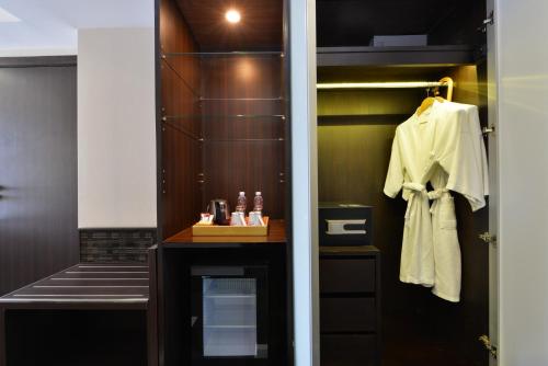 曼谷唐人街皇家酒店的一间浴室