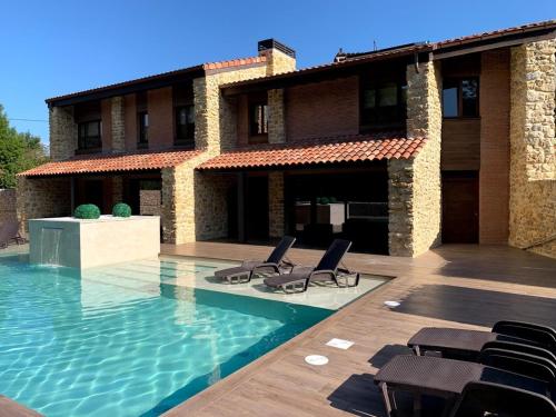 Noriega2 Apartamentos en villa con piscina privada en Asturias El Marquesau的相册照片