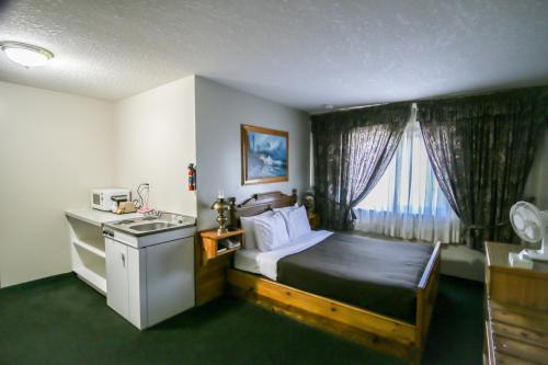 坎莫尔Bighorn Inn & Suites的相册照片