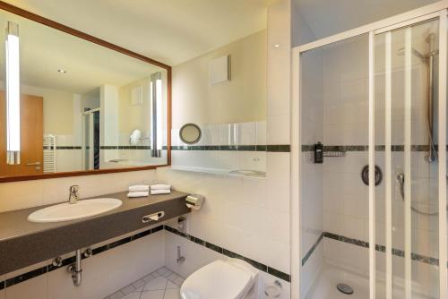 波茨达姆塞米钠里斯海洋酒店的一间浴室