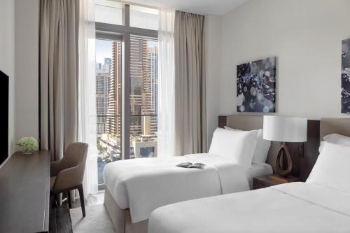 Jumeirah Living Marina Gate Dubai客房内的一张或多张床位