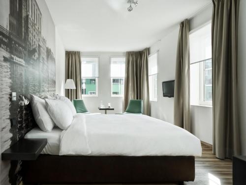 阿姆斯特丹赞丹因特尔酒店客房内的一张或多张床位