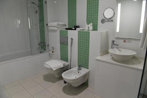 阿姆瓦耶海湾套房酒店的一间浴室