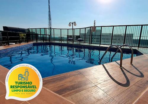 Lets Idea Brasília Hotel内部或周边的泳池