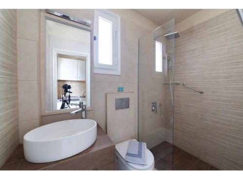 海神公寓式酒店的一间浴室