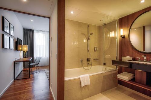 阿美龙汉堡斯佩切尔斯塔特酒店的一间浴室