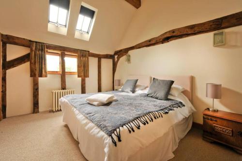 斯托马基特Old Oak Barn - Beautiful barn conversion with wonderful Jacuzzi hot tub的相册照片