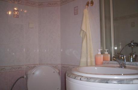 查鲁帕余得拉巴旅馆的一间浴室