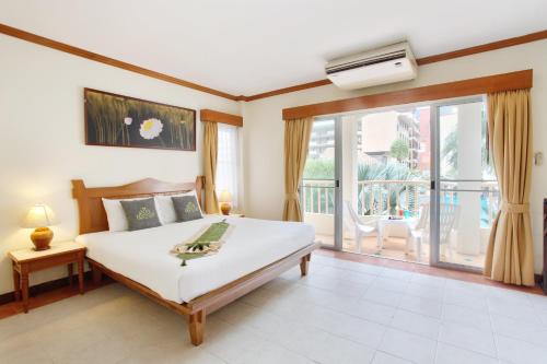 芭东海滩Palmyra Patong Resort Phuket - SHA Extra Plus的相册照片