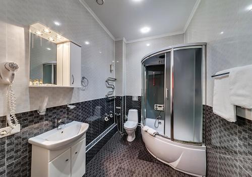 德贝内西亚酒店及SPA 的一间浴室