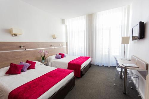 欧洲格勒诺布尔超级中心酒店客房内的一张或多张床位