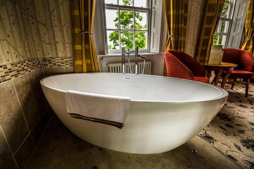 希克曼山酒店的一间浴室