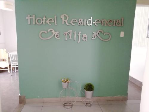 利马Hotel Residencial Alfa的饭店餐厅和阿尔法餐厅的标志