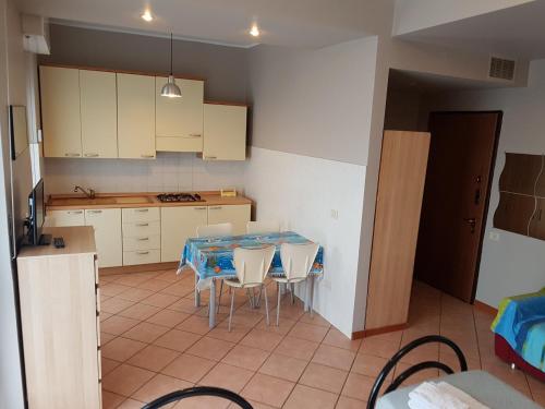 Appartments Gallarana的厨房或小厨房