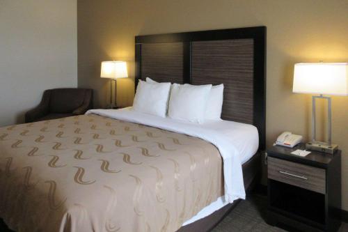 品质酒店  - 图森机场客房内的一张或多张床位