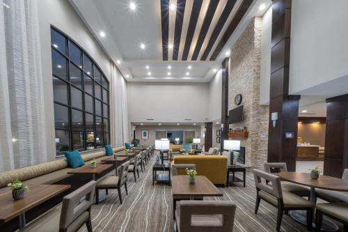 贝敦Staybridge Suites Houston East - Baytown, an IHG Hotel的相册照片