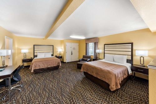 卡皮托拉优质酒店及套房客房内的一张或多张床位