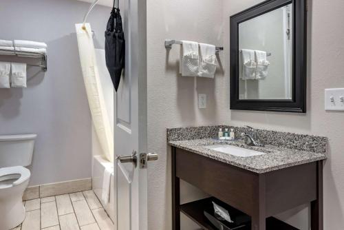 埃文斯维尔Quality Inn & Suites Evansville Downtown的相册照片