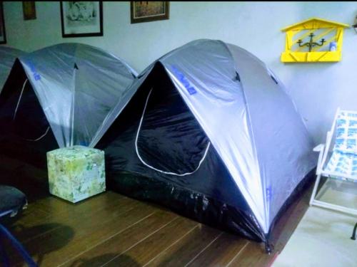 Camping Conforto Ypê Branco客房内的一张或多张床位