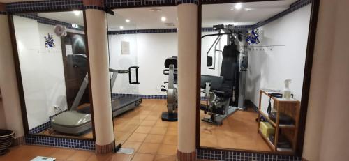 布尔伯格温代克 *** S酒店的一间设有健身房的客房,内设一个卫生间
