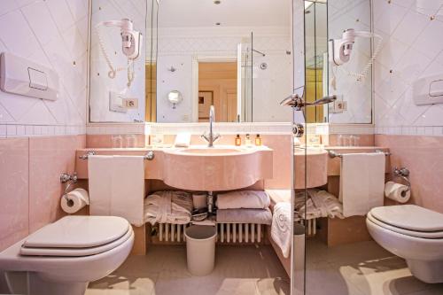 德班斯大酒店的一间浴室