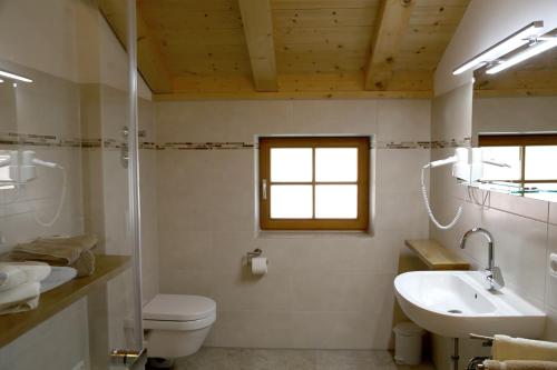 Ferienwohnung Fischerhof的一间浴室