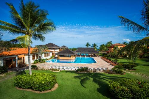 Vila Angatu Eco Resort SPA内部或周边的泳池