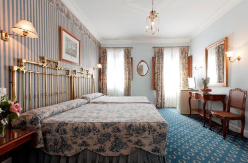 玛利亚多娜酒店客房内的一张或多张床位