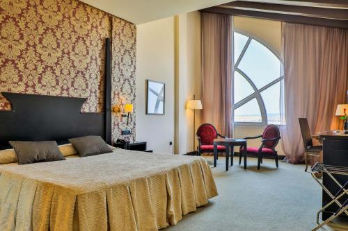 维拉达美里达酒店客房内的一张或多张床位