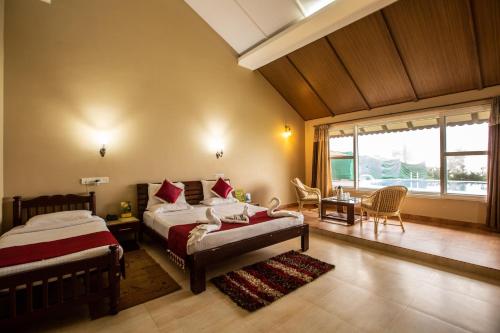 KSTDC Hotel Mayura Valley View Madikeri客房内的一张或多张床位