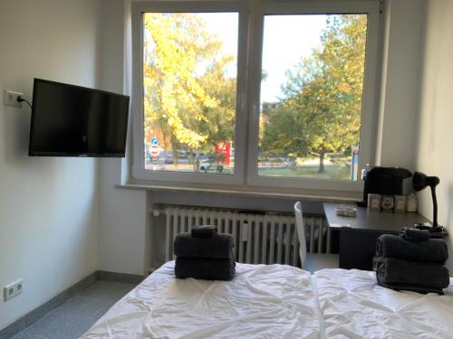 Geroweiher Doppelbettzimmer Mönchengladbach-Stadtmitte的电视和/或娱乐中心