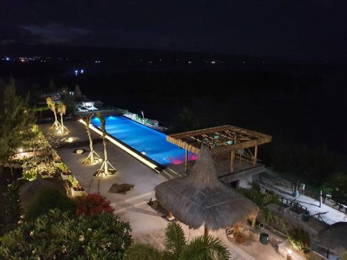 万加普赐予我们海滩酒店的享有游泳池的顶部景色