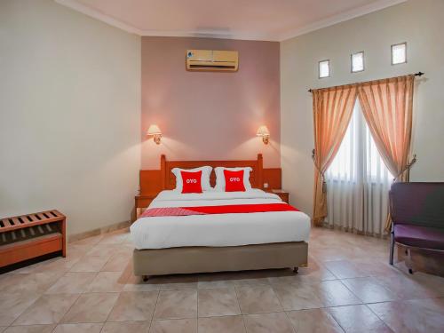 Collection O 89999 Hotel Bumi Kedaton Resort客房内的一张或多张床位
