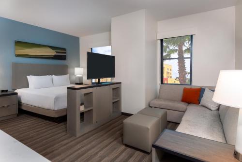 Hyatt House Tampa Airport/Westshore的休息区