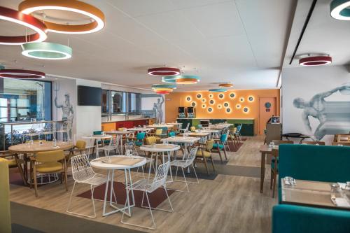 ibis Styles Athens Routes餐厅或其他用餐的地方