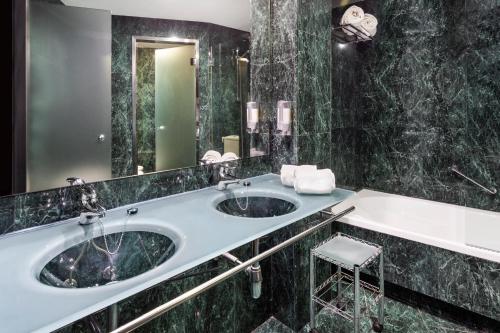 B&B HOTEL Jerez的一间浴室