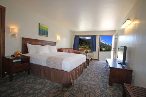 Mount Princeton Hot Springs Resort客房内的一张或多张床位