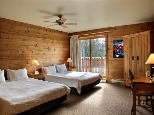 萨卡科米水疗酒店客房内的一张或多张床位