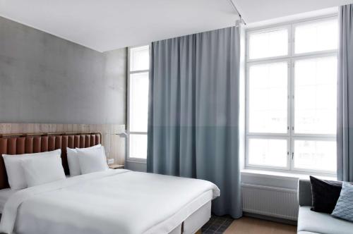 赫尔辛基丽笙海滨酒店客房内的一张或多张床位